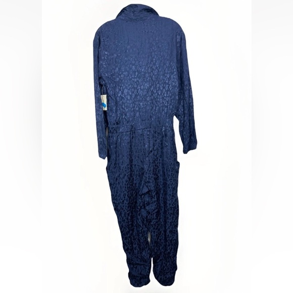 NWT On 34th Animal Print Jacquard Jumpsuit Blue Size M Long Sleeve Button Front - Picture 11 of 11